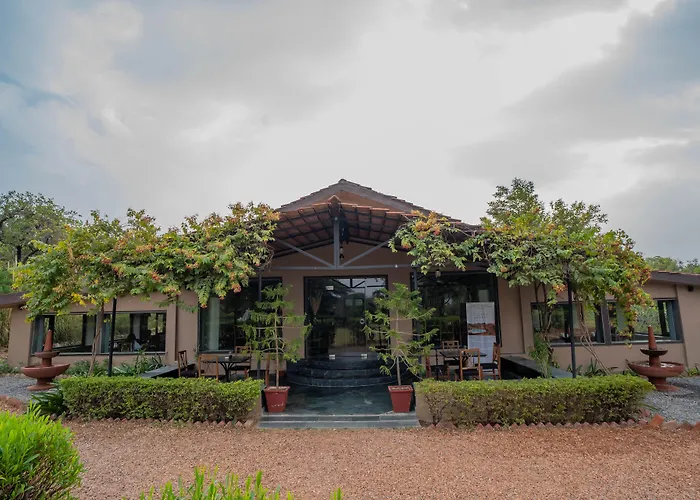 Hotel with Tennis: Clarks Safari Pushkar